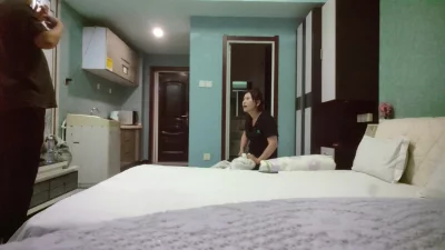 提前两天才约上东郊熟女阿姨，上门各种花样体验个遍