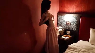 为了转正勾引经理去酒店开房，平时看着身材瘦小平平无奇，实则波